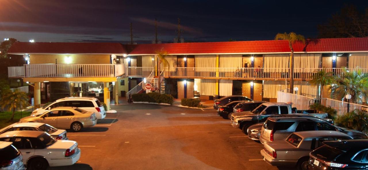 Express Inn & Suites - 5 Miles From St Petersburg Clearwater Airport Екстериор снимка