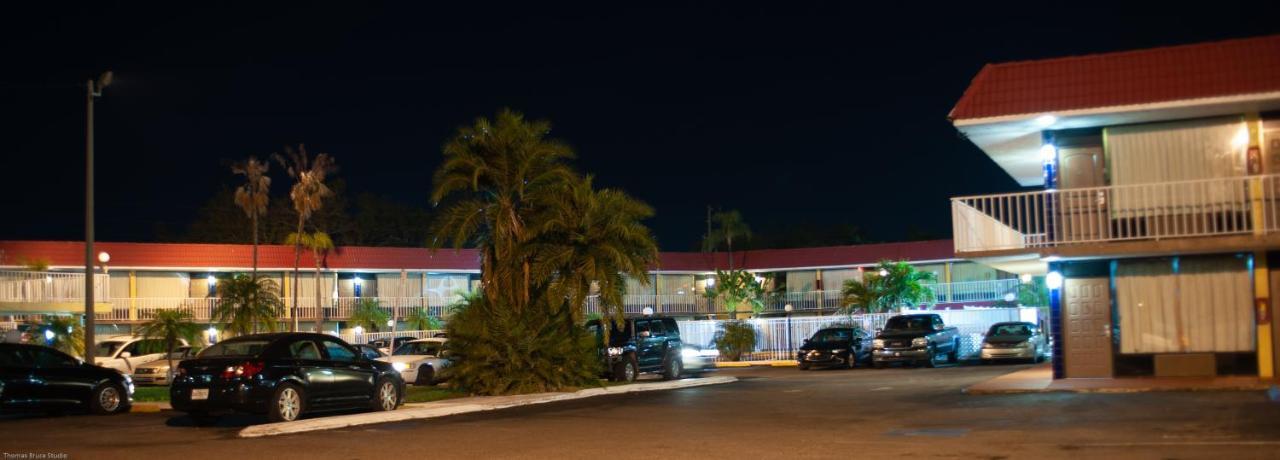 Express Inn & Suites - 5 Miles From St Petersburg Clearwater Airport Екстериор снимка