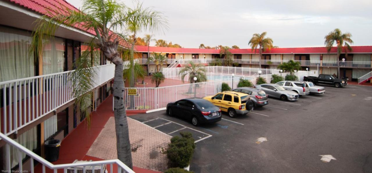 Express Inn & Suites - 5 Miles From St Petersburg Clearwater Airport Екстериор снимка