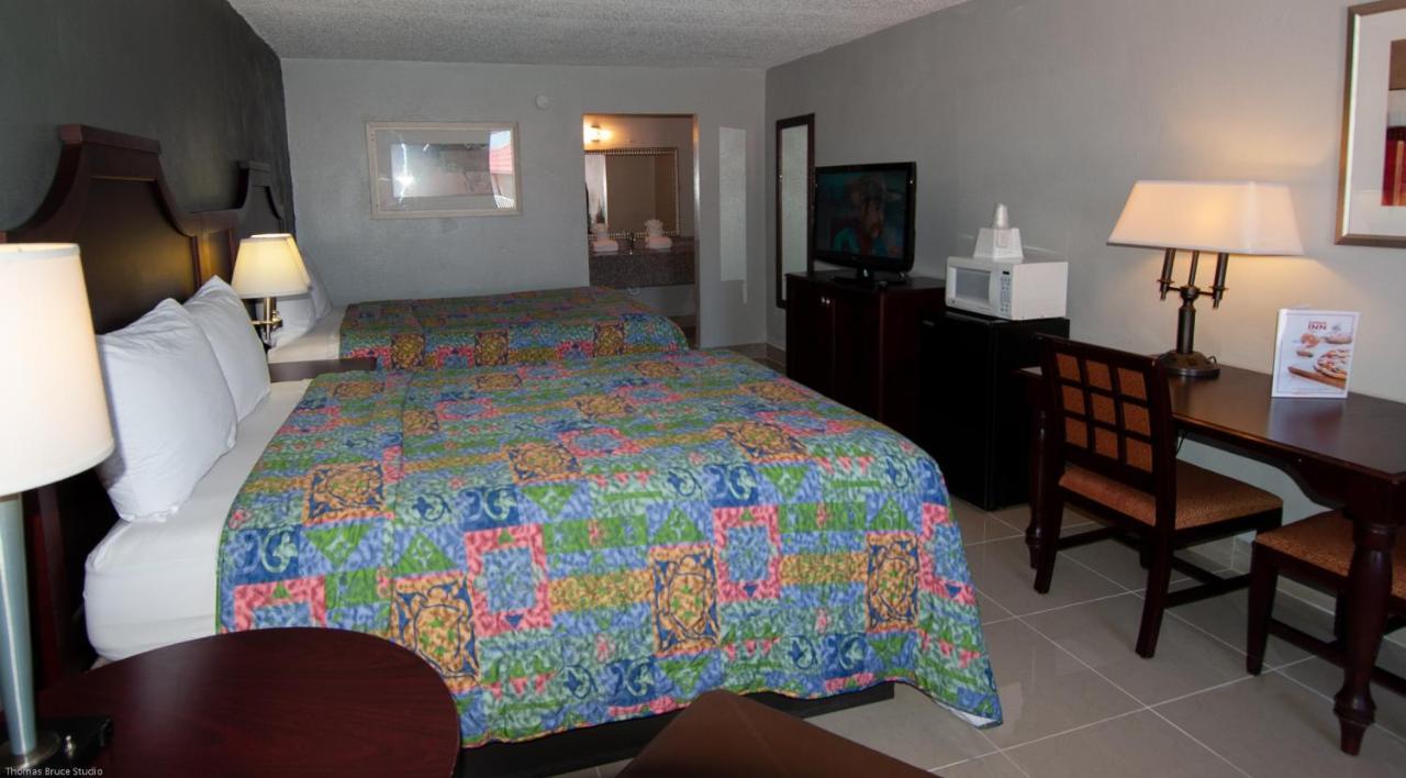 Express Inn & Suites - 5 Miles From St Petersburg Clearwater Airport Екстериор снимка