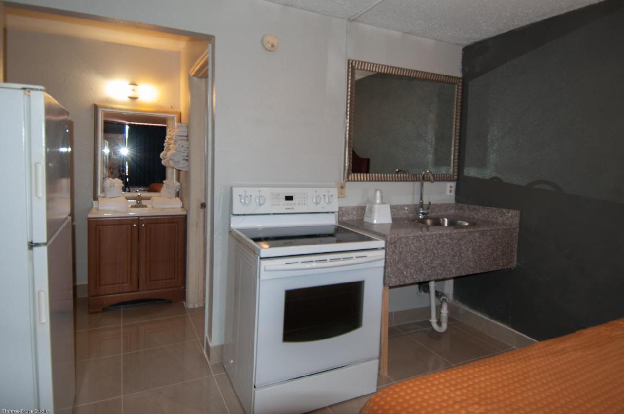 Express Inn & Suites - 5 Miles From St Petersburg Clearwater Airport Екстериор снимка
