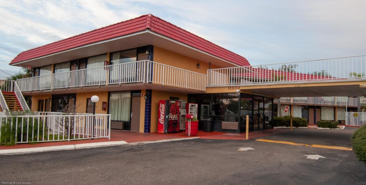 Express Inn & Suites - 5 Miles From St Petersburg Clearwater Airport Екстериор снимка